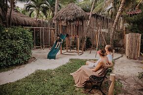 Petit Lafitte Beachfront Hotel & Bungalows