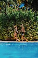 Petit Lafitte Beachfront Hotel & Bungalows