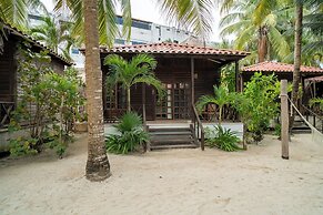 Petit Lafitte Beachfront Hotel & Bungalows