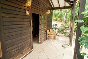Petit Lafitte Beachfront Hotel & Bungalows