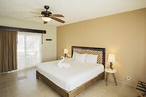 Petit Lafitte Beachfront Hotel & Bungalows