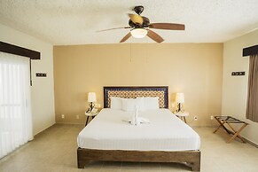 Petit Lafitte Beachfront Hotel & Bungalows