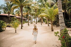 Petit Lafitte Beachfront Hotel & Bungalows