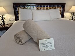 Petit Lafitte Beachfront Hotel & Bungalows