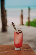 Petit Lafitte Beachfront Hotel & Bungalows