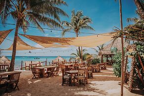 Petit Lafitte Beachfront Hotel & Bungalows