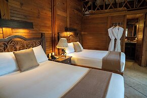 Petit Lafitte Beachfront Hotel & Bungalows