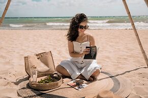 Petit Lafitte Beachfront Hotel & Bungalows
