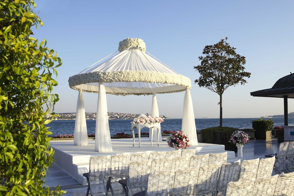 Four Seasons Hotel Istanbul at the Bosphorus