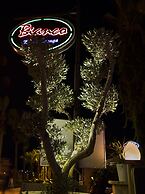 Romance Beach Hotel