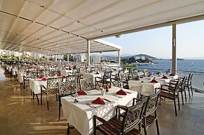 Korumar Deluxe Hotel