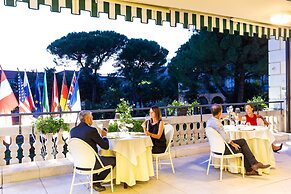 Ambassador Palace Hotel