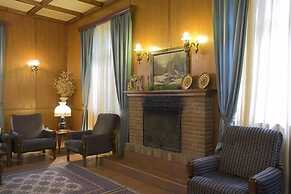 New Helvetia Hotel