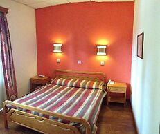 New Helvetia Hotel