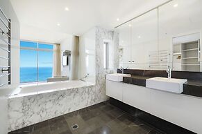Artique Surfers Paradise