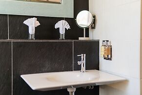 Jolyon's Boutique Hotel