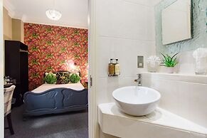 Jolyon's Boutique Hotel