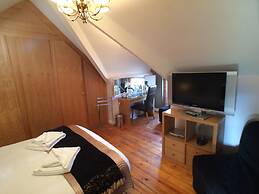 Tyrosa Rooms