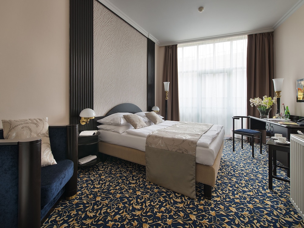 EA Hotel Royal Esprit
