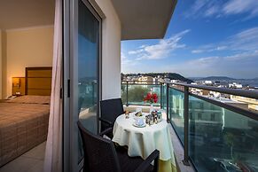Manousos City Hotel