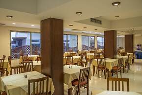 Manousos City Hotel