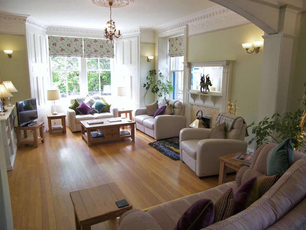 Rosemount Hotel