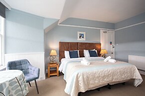 Rosemount Hotel