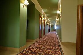 Lancaster Court Hotel