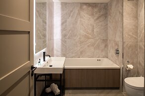 Radstone Hotel