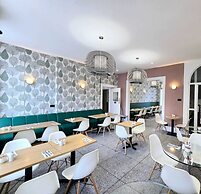 George Hotel