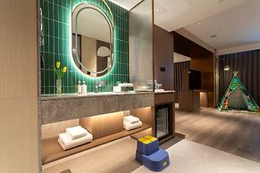 Holiday Inn Shanghai Jing'an by IHG