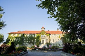 St. Eugene Golf Resort & Casino