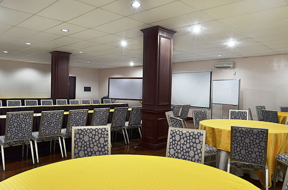Thunderbird Resorts - Rizal