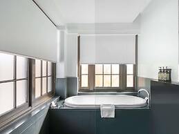Peppers Gallery Hotel Canberra