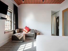Peppers Gallery Hotel Canberra