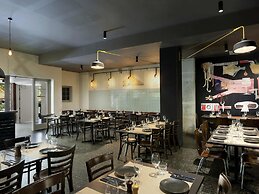 Peppers Gallery Hotel Canberra