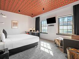 Peppers Gallery Hotel Canberra