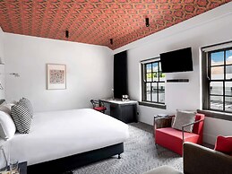 Peppers Gallery Hotel Canberra