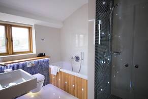 Tewinbury Farm Hotel