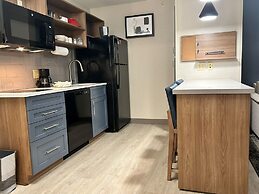 Candlewood Suites Fayetteville – University of Arkansas by IHG