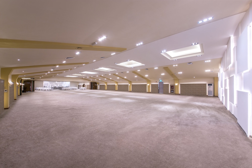 Copthorne Al Jahra Hotel & Resort