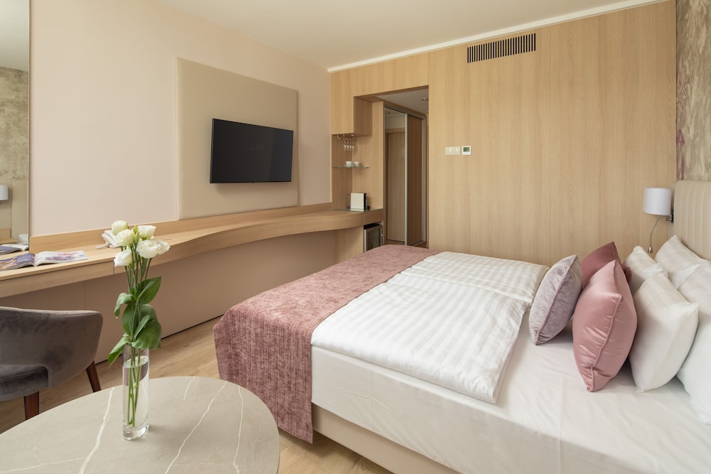 Hotel Carbona Thermal Spa