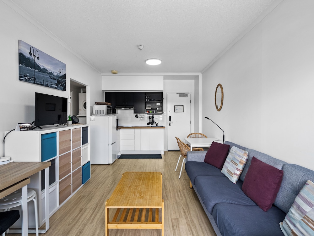 Central Brunswick Apartment Hotel