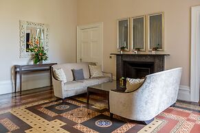 Oakley Hall Hotel