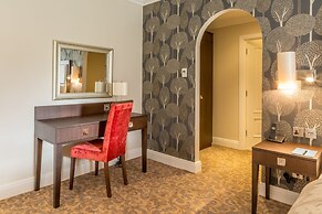 Oakley Hall Hotel