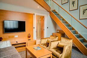 Oakley Hall Hotel