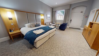 Oakley Hall Hotel