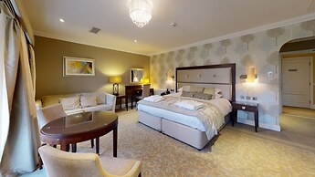 Oakley Hall Hotel
