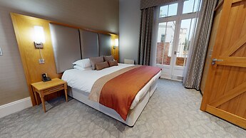 Oakley Hall Hotel
