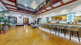 Oakley Hall Hotel